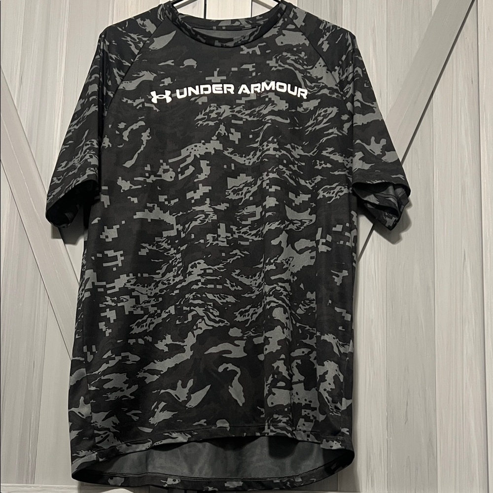 Under Armour Men's Gray/Black Camo Tee